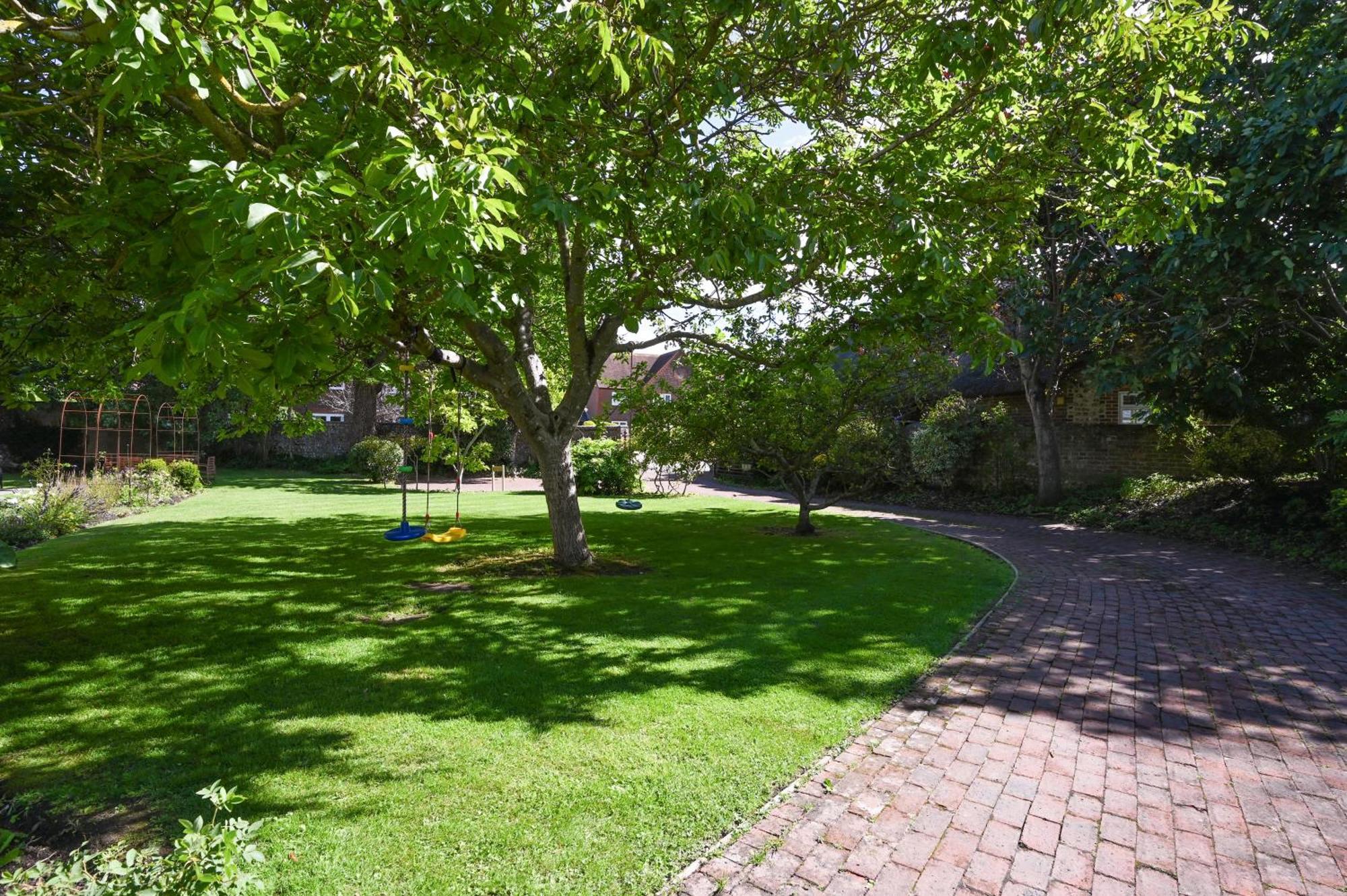 Walnut Tree House Villa Rustington Luaran gambar